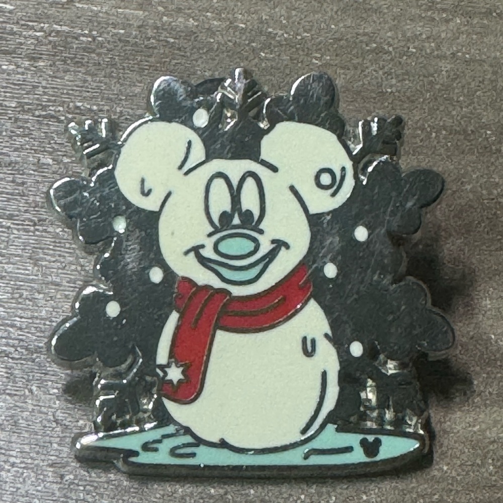 5/$25‎ Disney Mickey Snowman Pin